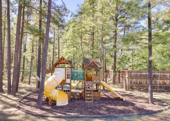 Fire Pit & Grill: Waterfront In Lakeside!